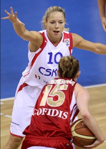 korst Ilona Korstin atenta no duelo contra o Lille na semana passada