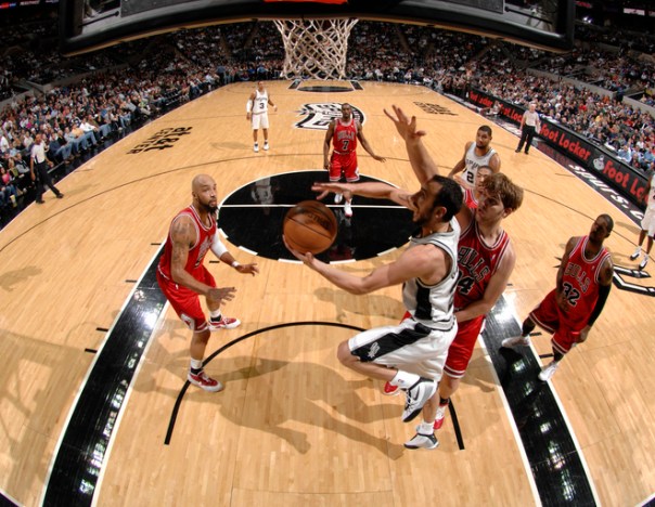 Manu Ginobili foi, mais uma vez, um dos melhores jogadores do Spurs (Photo by D. Clarke Evans/NBAE via Getty Images)