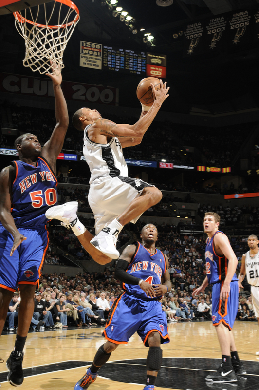 A boa partida de ontem agradou o técnico Gregg Popovich (Photo by D. Clarke Evans/NBAE via Getty Images)