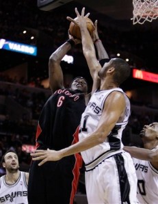Tim Duncan teve mais um sólida atuação; dessa vez sem double-double (Photo by D. Clarke Evans/NBAE via Getty Images)