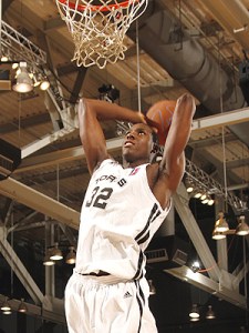 Com problemas no garrafão, Mahinmi deve ajudar muito a equipe