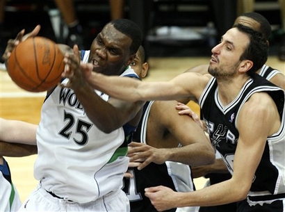 Vindo do banco, o argentino Manu Ginobili contribuiu com 16 pontos na vitória do San Antonio Spurs