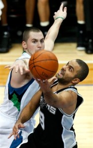 Desta vez Parker foi mais humilde, depois dos 55, ele fez apenas 17 pontos na noite de ontem