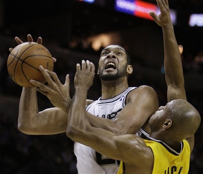 Pacers Spurs Basketball Duncan novamente teve grande atuação pelo Spurs (Photo by AP Photo)