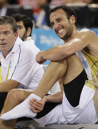 Lesão sofrida na Olimpíada ainda causa problemas para Ginobili. (Fonte: GloboEsporte.com)