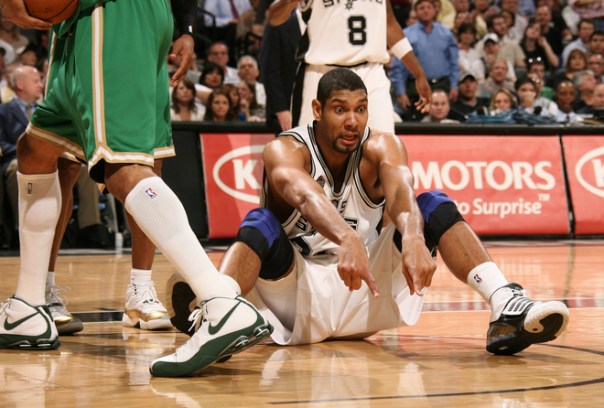 Duncan jogou, mas não conseguiu dar a vitória a "Los Spurs" (Foto por Nathaniel S. Butler/NBAE via Getty Images)