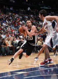 Após muito tempo afastado, Ginobili voltou contra o Hawks (Photo by Scott Cunningham/NBAE via Getty Images)