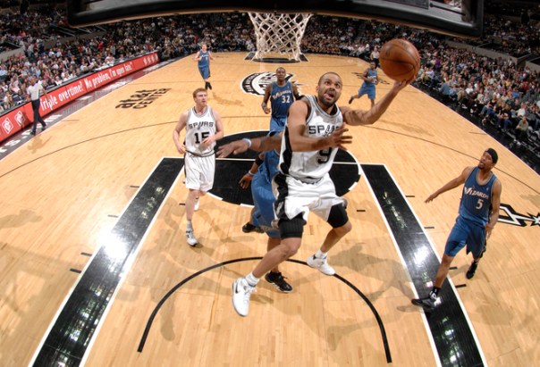 82992613DCE_WIZ_SPURS Parker mais uma vez atuou bem; foram 19 pontos em pouco tempo em quadra (Fonte: yahoo.com)