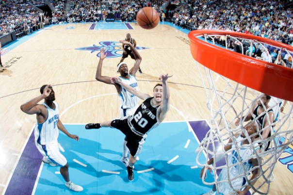 Em entrevista, Manu (centro) cobrou mais apoio entre os jogadores