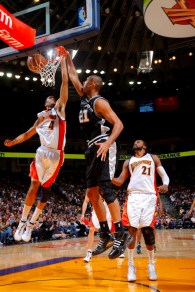 Após ser poupado, Duncan voltou e fez boa partida (Photo by Rocky Widner/NBAE via Getty Images)