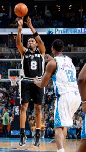 83007443LM004_SPURS_HORNETS