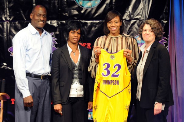 Tina Thompson é apresentada cheia de pompa em Los Angeles; time imbatível?
