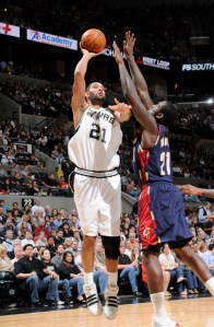 90044179CE001_CAVS_SPURS