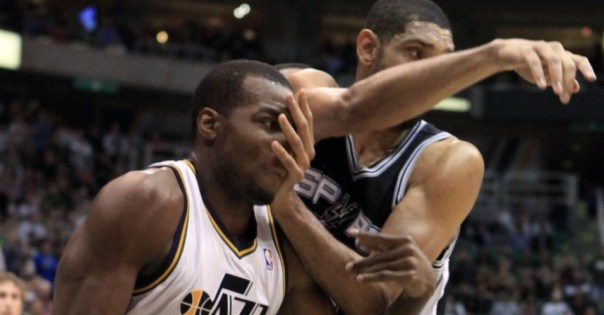 tim-duncan-dir-e-paul-millsap-brigam-pelo-melhor-posicionamento-na-partida-entre-san-antonio-spurs-e-utah-jazz-20022012-1329820117686_956x500