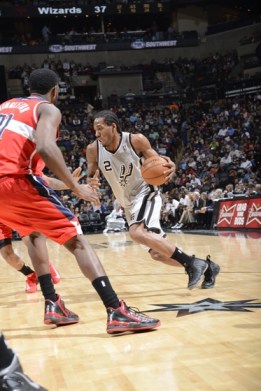 Kawhi Leonard anotou um double-double (D. Clarke Evans/NBAE/Getty)