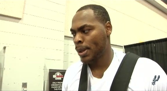 Thomas teve estreia empolgante com o Spurs (Reprodução/spurs.com)