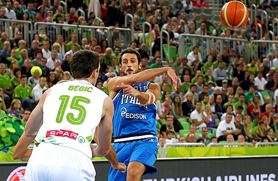 Itália, de Belinelli, perdeu para a Eslovênia (FIBA Europe/Castoria/Matthaios)