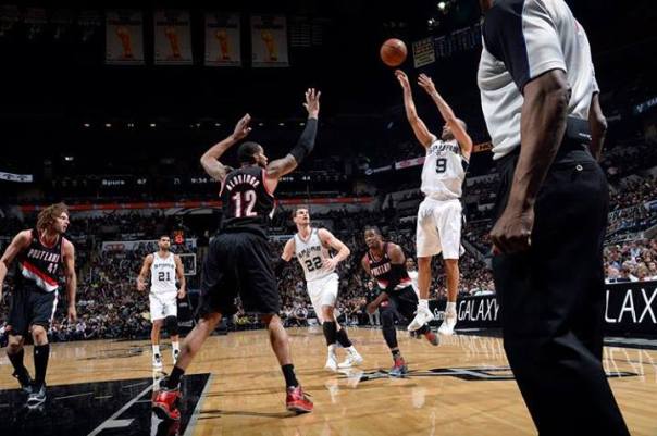 Tony Parker castigou os adversários com seu arsenal ofensivo (NbaE/GettyImages)