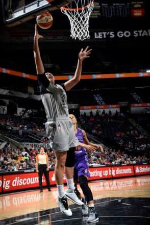 Jayne Appel é sempre uma dúvida constante quanto ao seu rendimento em quadra (D. Clarke Evans)