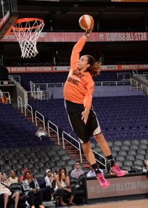 O jogo das Estrelas de 2014 da WNBA contoi com enterrada de Britney Grinner não só durante o treino, mas também no jogo (Phoenix Mercury)